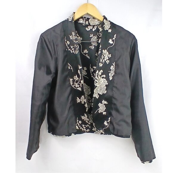 Chico's Black Silk Short Cropped Embroidered Floral Open Front Blazer Jacket EUC - Picture 5 of 6
